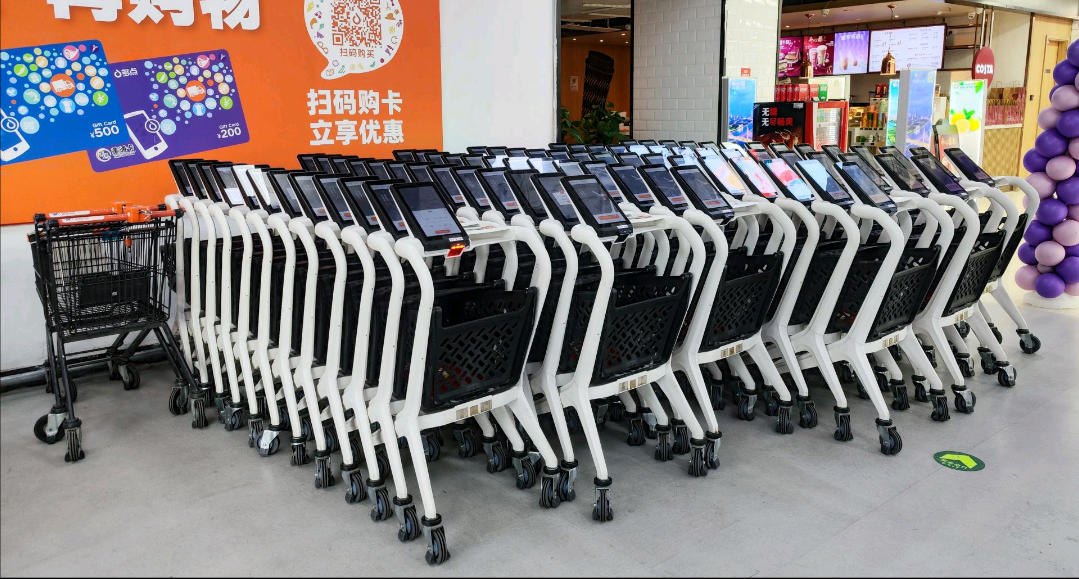 Smart shopping cart touch screen