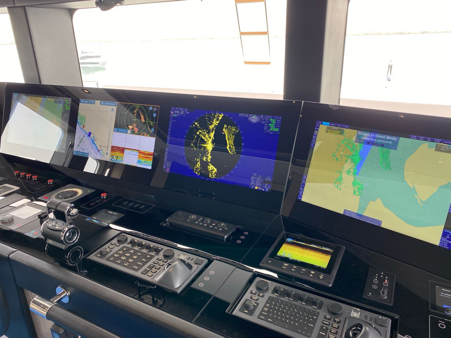 Sunlight-Viewable Marine LCD Screen